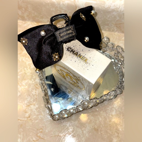 A Touch of Posh Hair Clip 🖤 - Picture 12 of 14